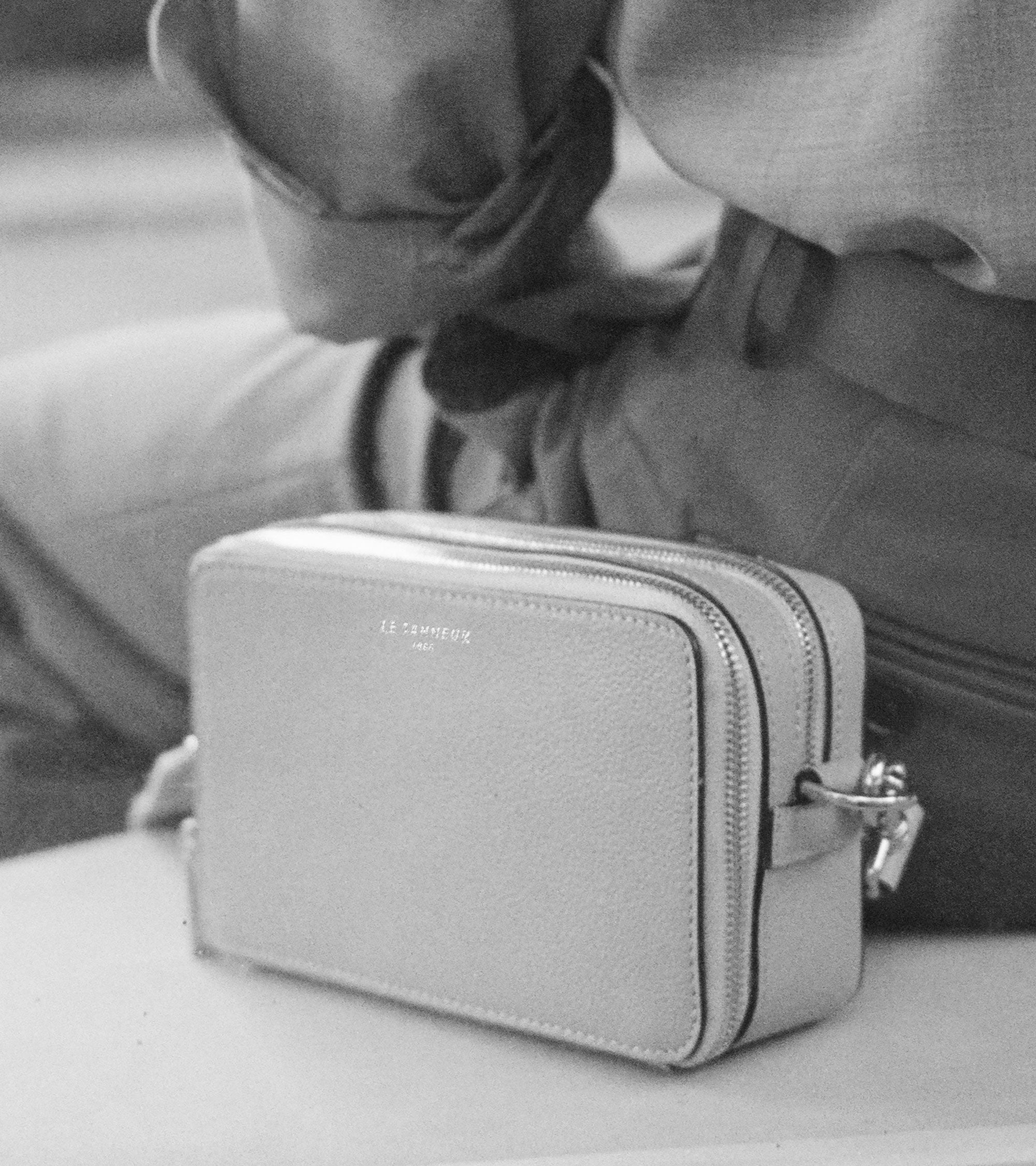 Emile small 2-compartment pouch in grained leather