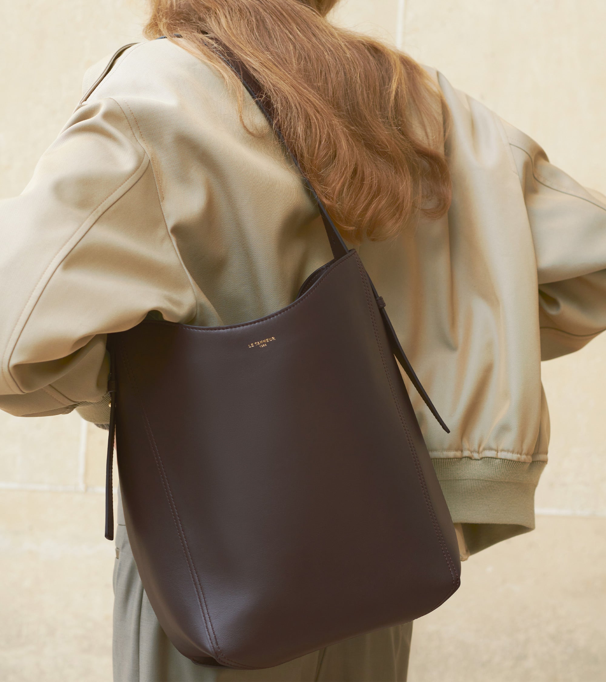Mittelgroße Hobo-Tasche Céleste aus Glattleder